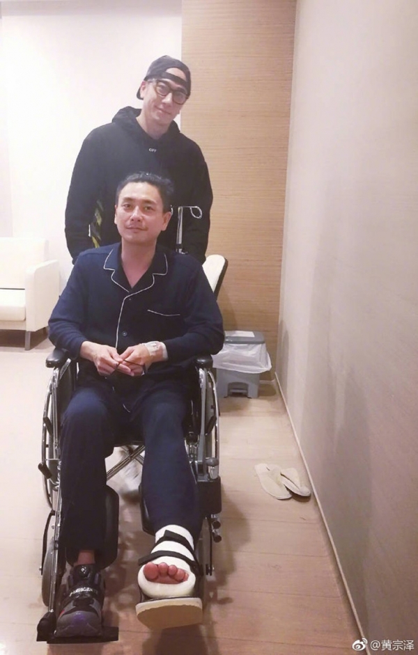 拍劇腳掌骨折　黃宗澤急動手術