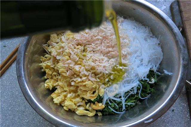 分享皮薄如紙全燙麵韭菜餅的做法關鍵還不露餡，放涼了也不硬