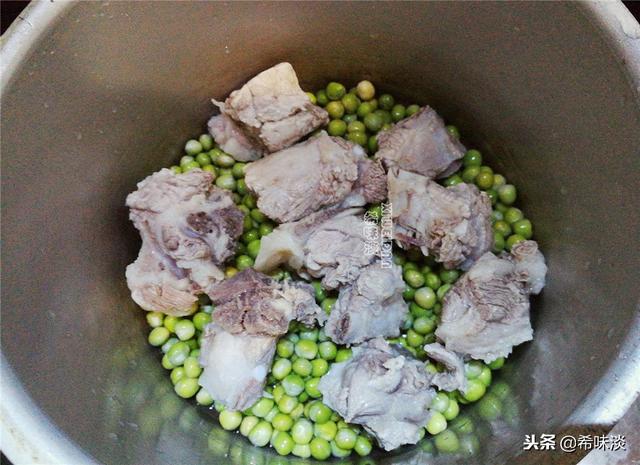 12月最適合喝這碗湯，鮮美營養好，孩子要常喝，比吃鈣片強！