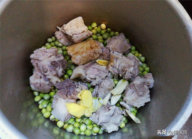 12月最適合喝這碗湯，鮮美營養好，孩子要常喝，比吃鈣片強！