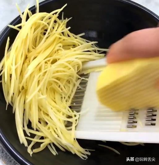 就算是土豆，咱也能吃出新高度！這個土豆新吃法你一定沒試過！