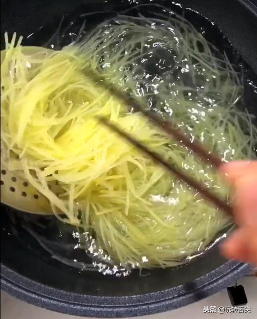 就算是土豆，咱也能吃出新高度！這個土豆新吃法你一定沒試過！