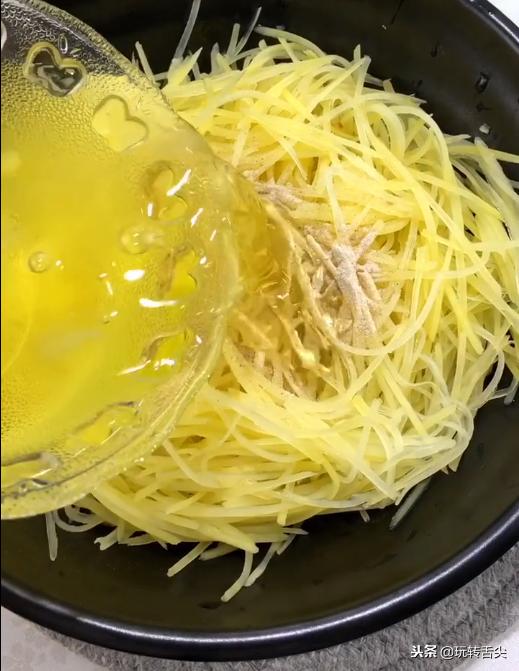 就算是土豆，咱也能吃出新高度！這個土豆新吃法你一定沒試過！