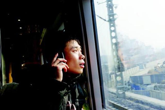 母親借錢幫兒子創業，兒子帶著錢消失7年，再次見面兒子不認識她