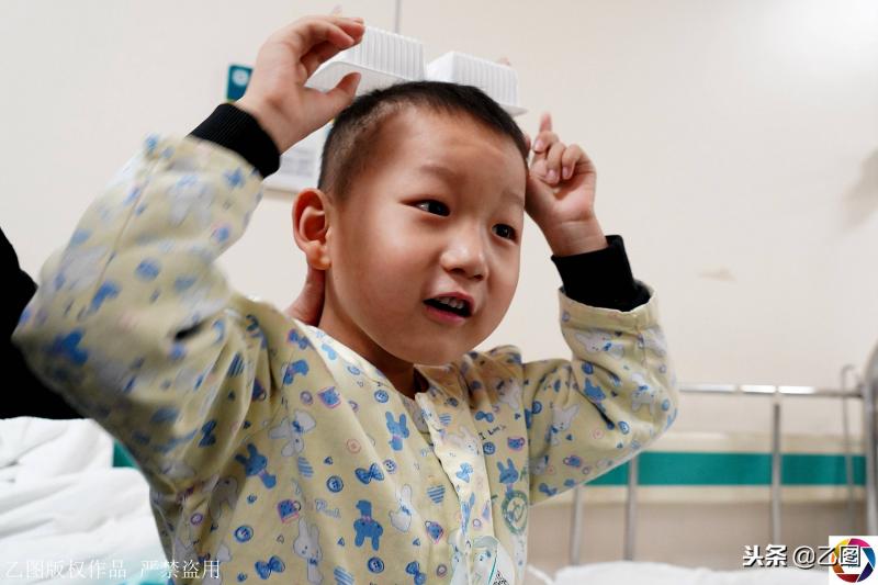 親媽拒絕給5歲兒子配型救命，孩子每天問奶奶：媽媽啥時來？