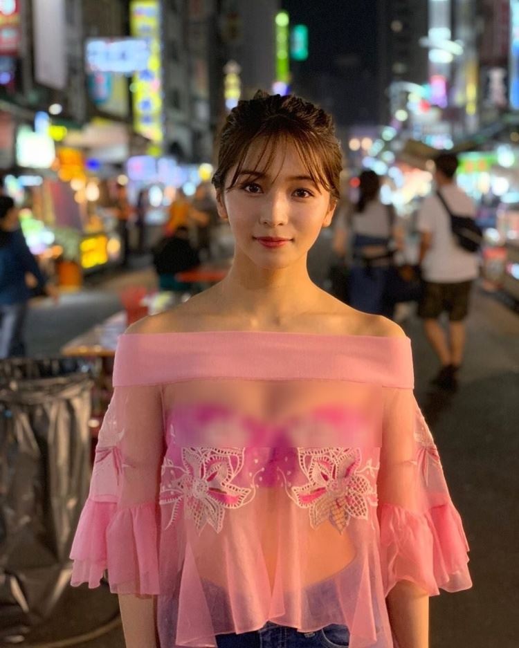 六合夜市！混血女星逛街穿透明薄紗，網看傻。 