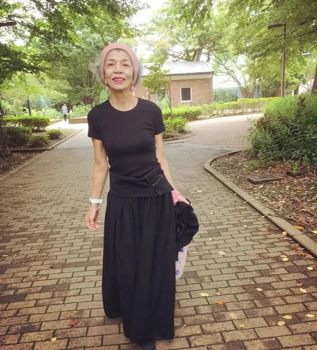 60歲老太太靠日常穿搭走紅ins，一張照片獲8000萬點贊！