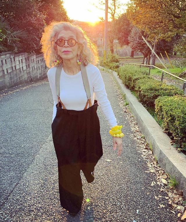 60歲老太太靠日常穿搭走紅ins，一張照片獲8000萬點贊！