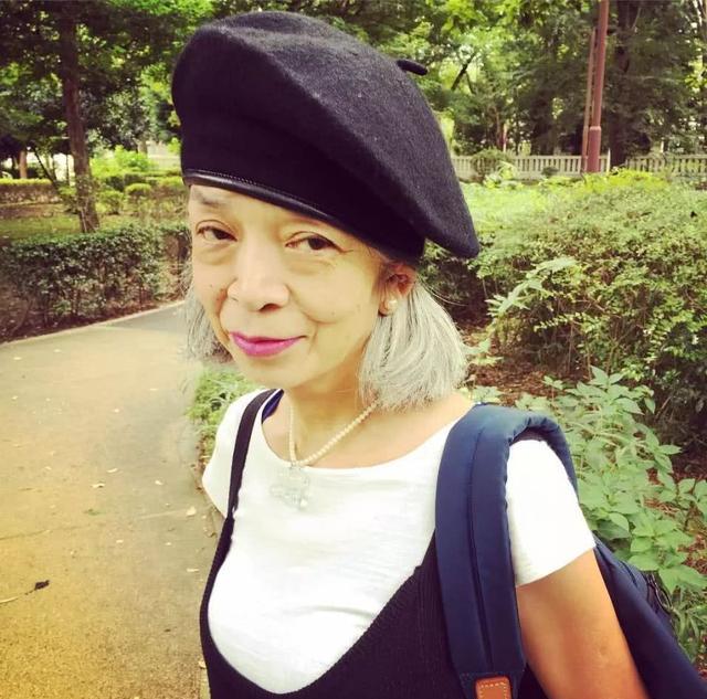 60歲老太太靠日常穿搭走紅ins，一張照片獲8000萬點贊！