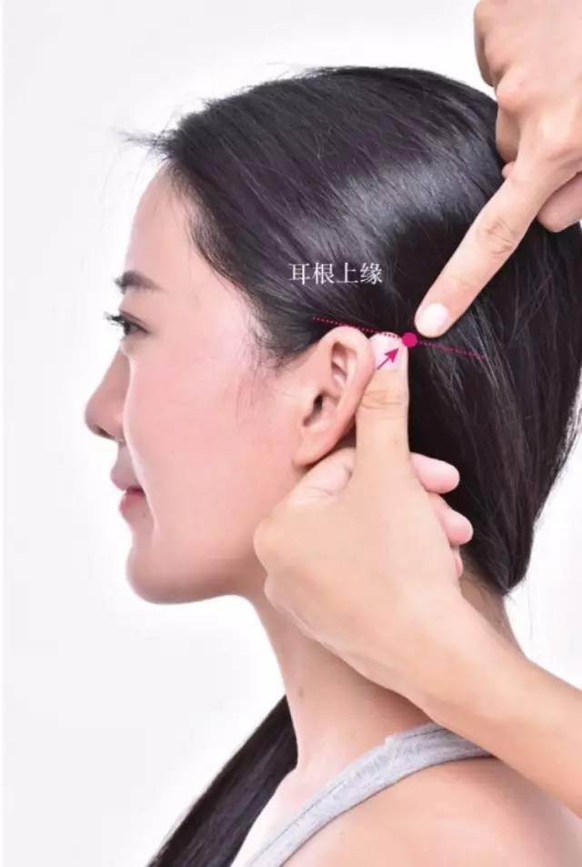 頭部藏著一個「黑髮劑」, 每天按2次「這個穴位」，一月生黑髮，白頭髮黑起來