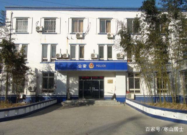 3歲女兒走失半月未歸，6歲男孩說了句悄悄話，媽媽帶著婆婆去報警