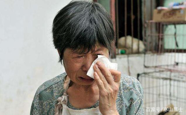 3歲女兒走失半月未歸，6歲男孩說了句悄悄話，媽媽帶著婆婆去報警