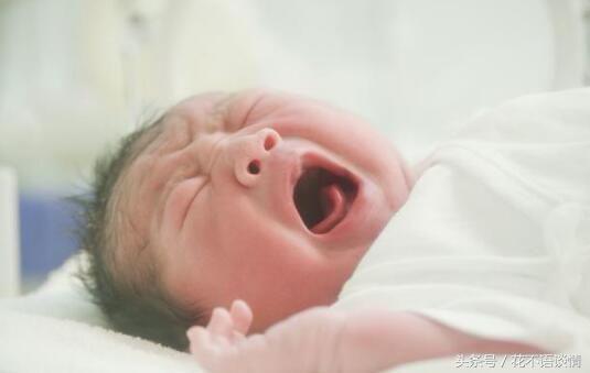 生下女兒，媽媽伺候我月子，婆婆送來一包紅棗，打開後我紅了眼眶