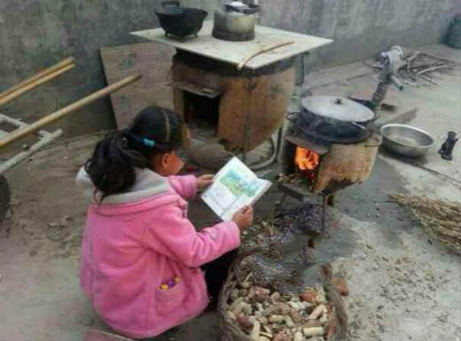 繼母辛苦將我養大，我每月寄2000給她，回家看到一張單子，我哭了