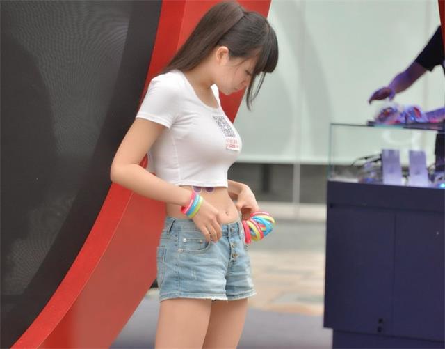 弟弟結婚要買車，俺偷偷給他轉帳10萬，輸入銀行卡密碼時俺傻住