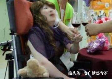 男子照顧植物人妻子八年，晚上監控拍下的那幕，讓人無法接受