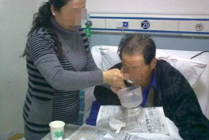 俺伺候公公10年，他臨終只給俺一把土，半年後俺種花，打開蒙啦
