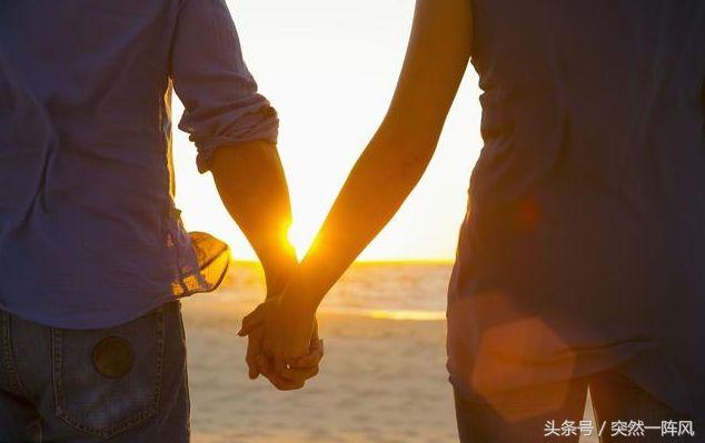 離開富有的前夫選擇嫁給農民工，五年後再相見，前夫當場一臉驚訝
