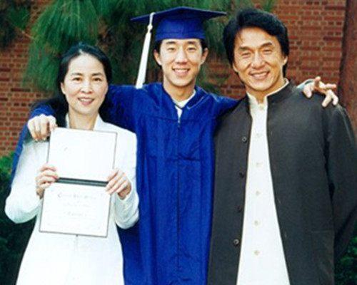 成龍為何不肯與小龍女相認？林鳳嬌的采訪中透露真實原因！