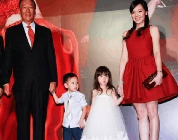 她打敗林志玲嫁入豪門，6年生3娃！原來是因為「這點」讓郭董選擇了她... -