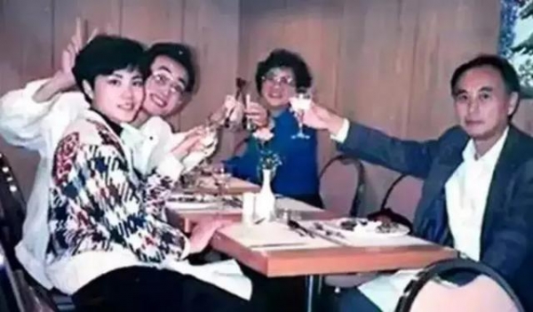 終結兩段婚姻，王菲靠什麼讓謝霆鋒對她死心踏地，還為了她一無反顧的離婚？