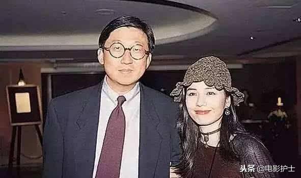 58歲鐘楚紅近況曝光，曾是周潤發最佳女搭檔，47歲守寡至今未再婚!