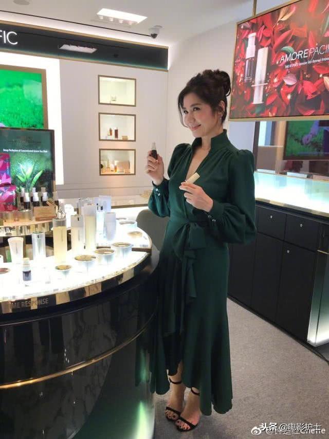 58歲鐘楚紅近況曝光，曾是周潤發最佳女搭檔，47歲守寡至今未再婚!