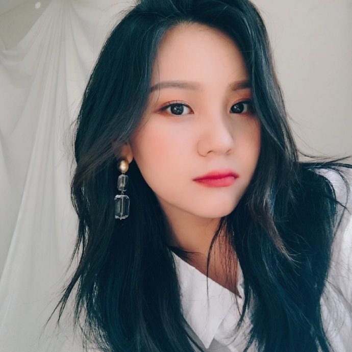 [GFRIEND][分享]181216 果汁美砰砰的嚴智近照動搖飯心的氛圍女神！