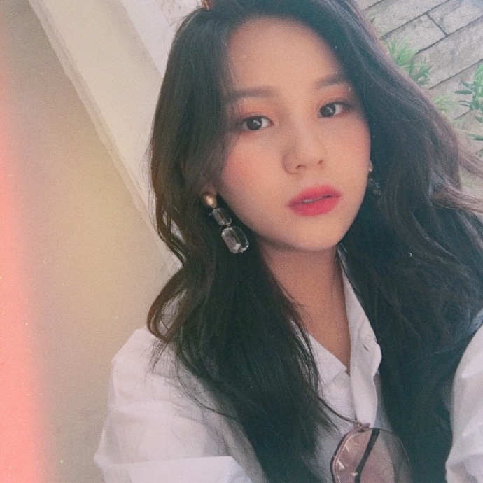 [GFRIEND][分享]181216 果汁美砰砰的嚴智近照動搖飯心的氛圍女神！