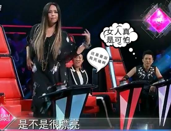 張惠妹踩10公分紅色驢蹄現身，卻醜出新高度！網友：腿粗得辣眼！ 
