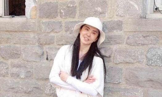 53歲王祖賢遇上56歲關之琳，一個自然老去，一個臉像打了膨脹劑！