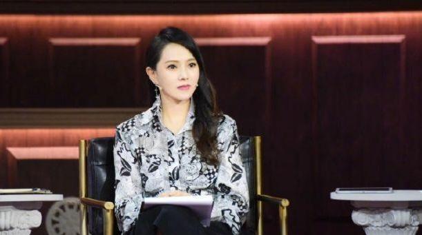 爸媽高顏值兒子卻沒下巴，伊能靜正面回應，原來小時候就這毛病！
