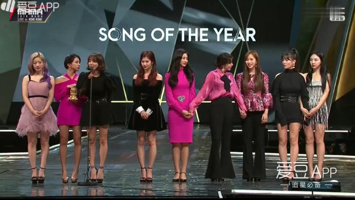 [TWICE][新聞]181215 「2018MAMA」香港場大賞主人公為九兔！TWICE榮獲「年度歌曲」獎！