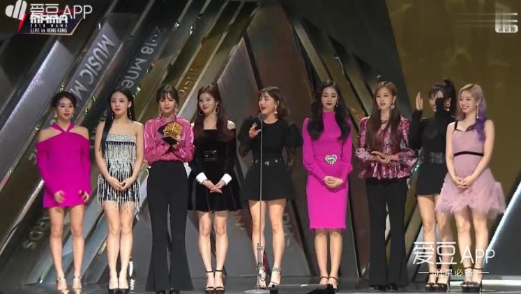 [TWICE][新聞]181215 「2018MAMA」香港場大賞主人公為九兔！TWICE榮獲「年度歌曲」獎！