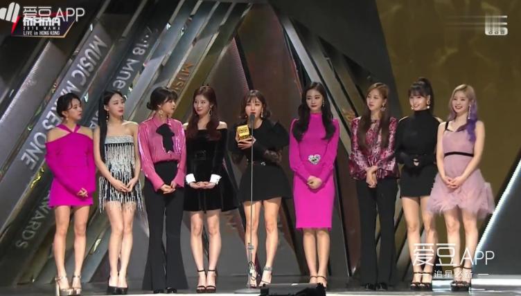 [TWICE][新聞]181215 「2018MAMA」香港場大賞主人公為九兔！TWICE榮獲「年度歌曲」獎！