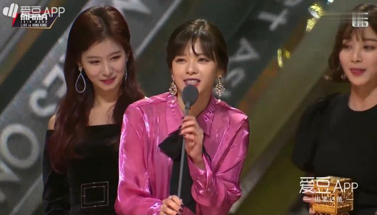 [TWICE][新聞]181215 「2018MAMA」香港場大賞主人公為九兔！TWICE榮獲「年度歌曲」獎！