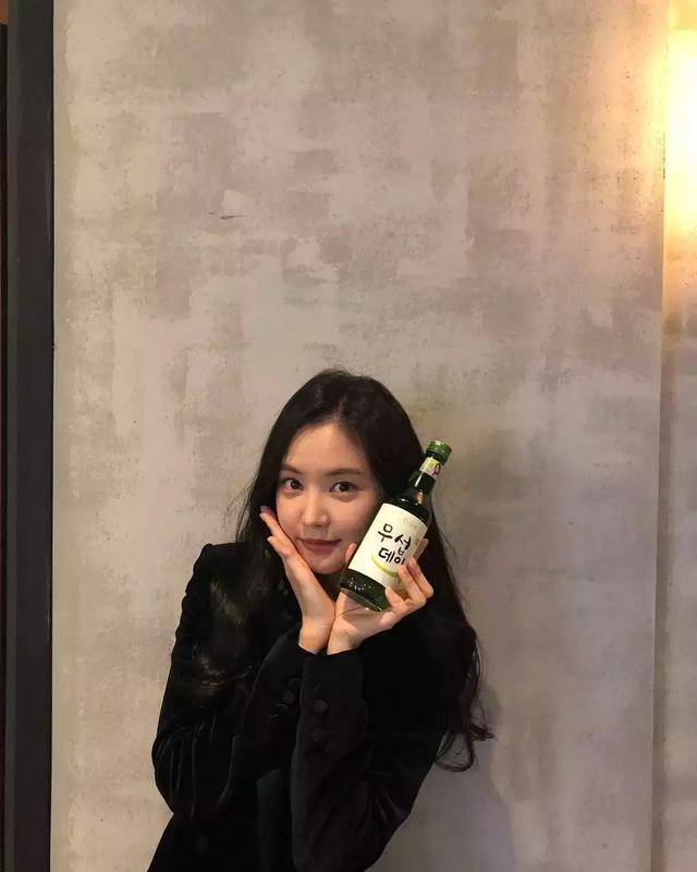 IU代言四年燒酒換人，新代言人是Red Velvet「最強顏值」的她！