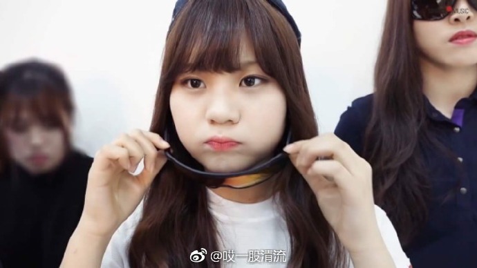 [GFRIEND][分享]181213 組合Rainz成員洪殷基直播提及俞宙二人曾是同班同學