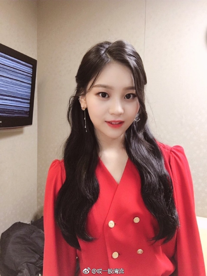 [GFRIEND][分享]181213 組合Rainz成員洪殷基直播提及俞宙二人曾是同班同學