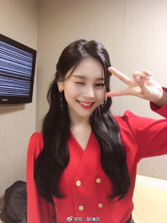 [GFRIEND][分享]181213 組合Rainz成員洪殷基直播提及俞宙二人曾是同班同學