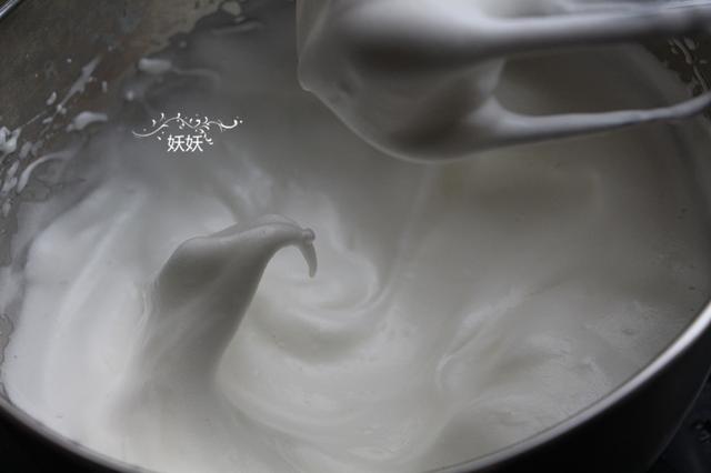 隨便折騰也不開裂的蛋糕卷，組織細膩蓬鬆，比蛋糕節省一大半時間
