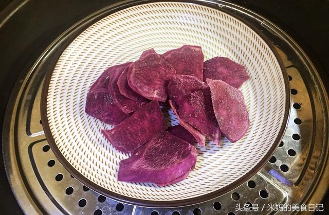 紫薯千層糕做法太簡單了，攪一攪，蒸一蒸，爽口彈牙又營養健康