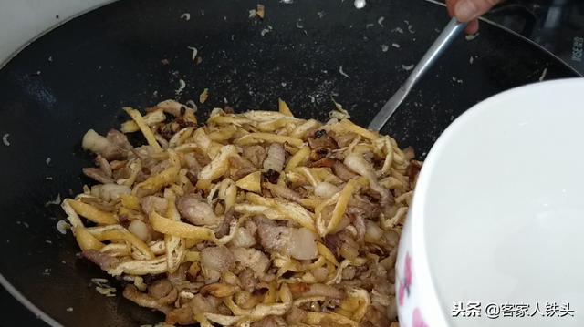 冬至，客家人愛給家人做這一個美食，鮮香軟糯，一次吃5個都不夠