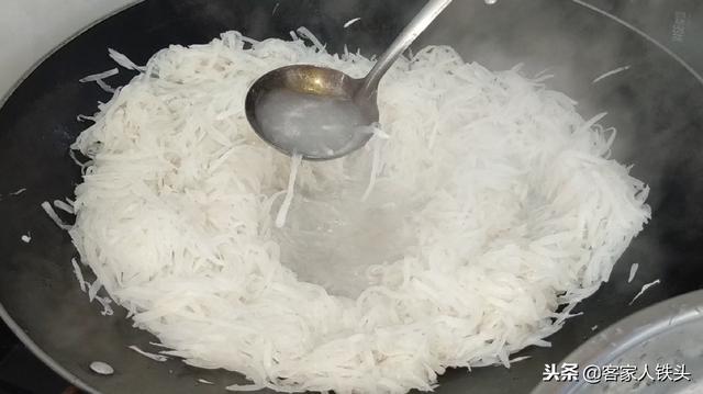 冬至，客家人愛給家人做這一個美食，鮮香軟糯，一次吃5個都不夠