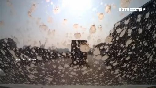國道驚魂！擋風玻璃突遭水泥噴濺　駕駛視線霧煞煞急換車道 