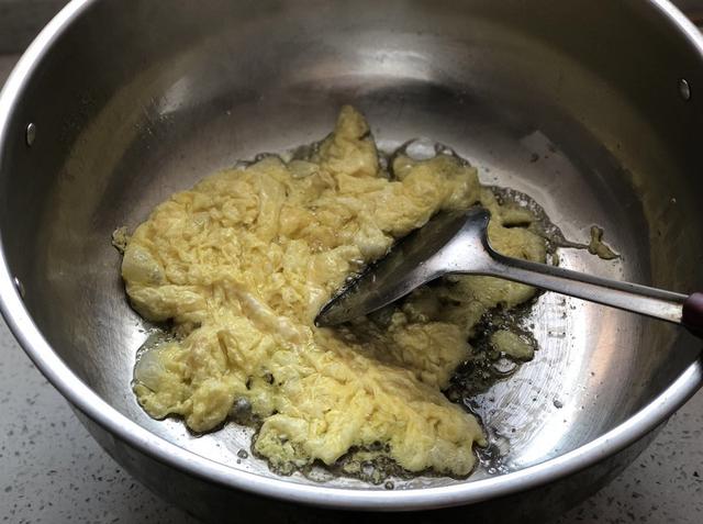 土豆不要炒著吃了，這樣簡單一做，主食和菜都有了，全家搶著吃！
