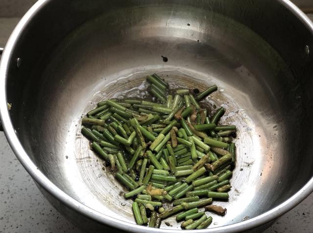 土豆不要炒著吃了，這樣簡單一做，主食和菜都有了，全家搶著吃！