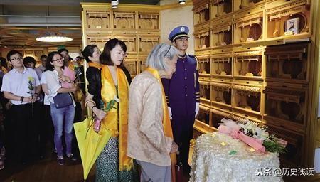 丈夫為國家犧牲！93歲老婦「77年來未曾忘記」 不顧高齡體弱飄洋過海「見他一面」