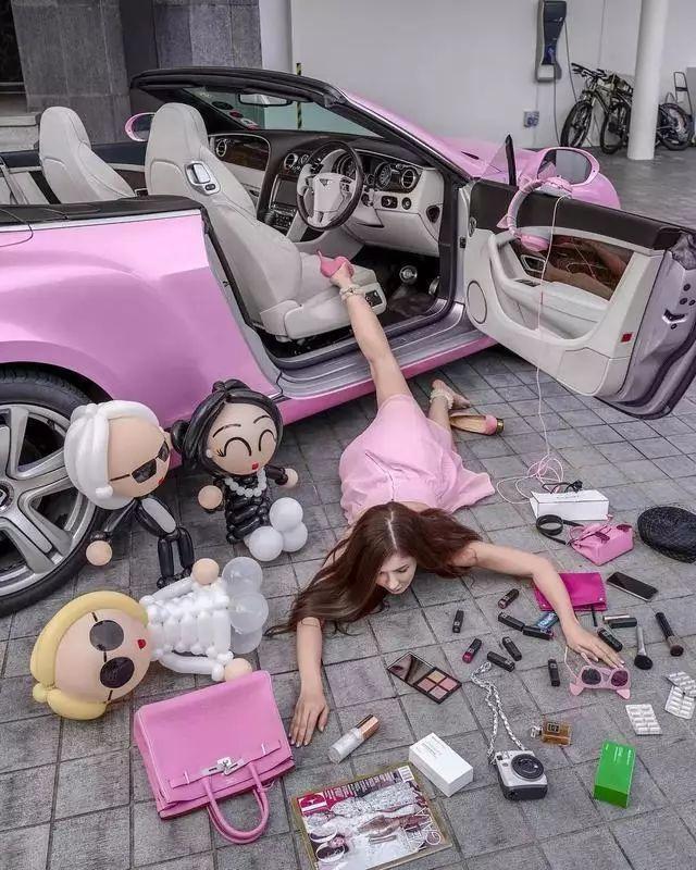 賓士女司機炫富摔！掉貂皮大衣下的衣服讓全網暴動！網友：摔出的東西成功搶鏡！ 