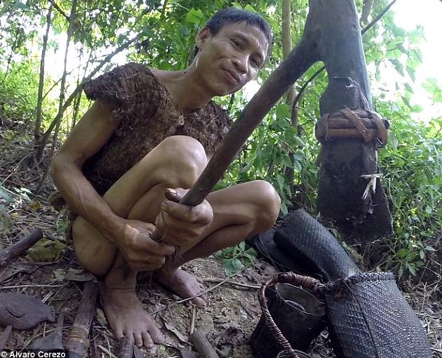 真實版「泰山」！他從小被帶到「叢林生活41年」，第一次「看到女人」嚇了一大跳！